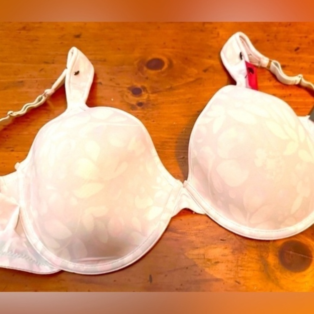 NWT Vince Camuto Plus Size Bra - Size 42C - Picture 7 of 13